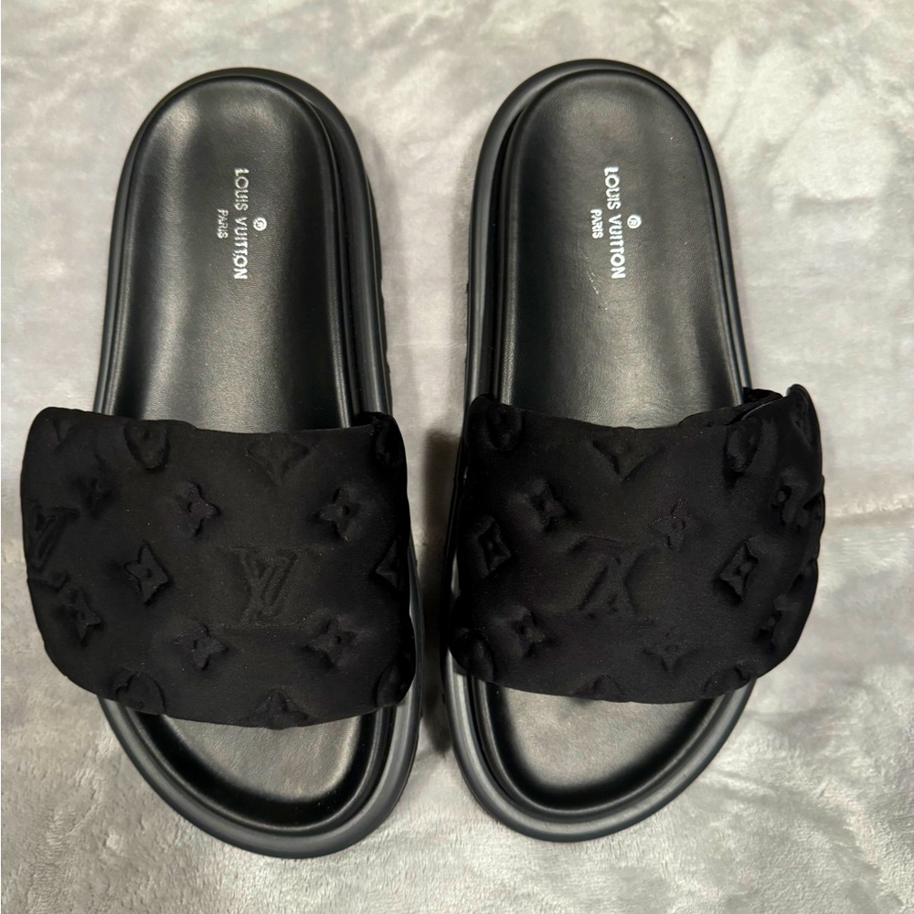 Louis Vuitton Pool Pillow Comfort Mule women’s Sandals Monogram Puffer Lambskin